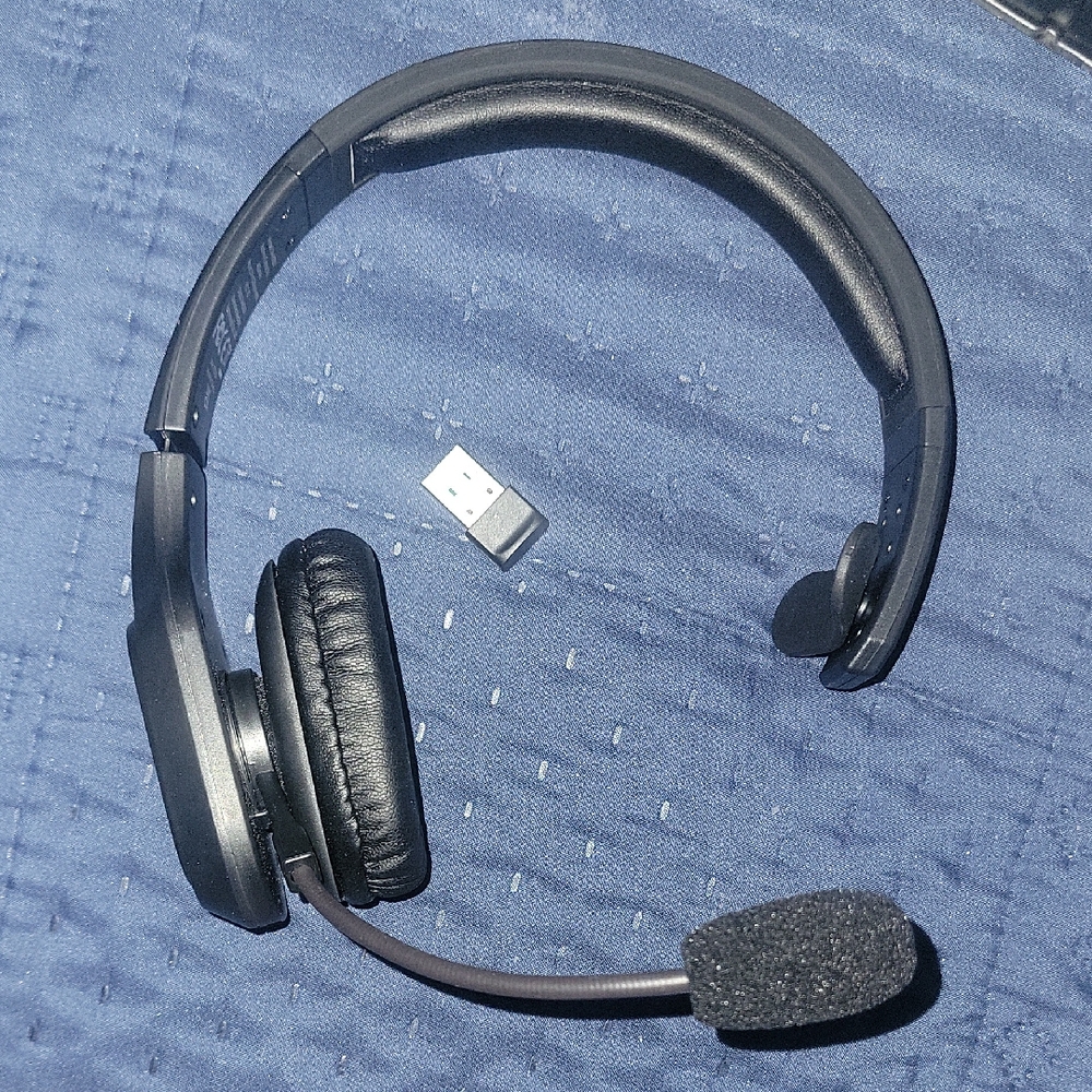 Black Wireless Headset with USB Adapter
